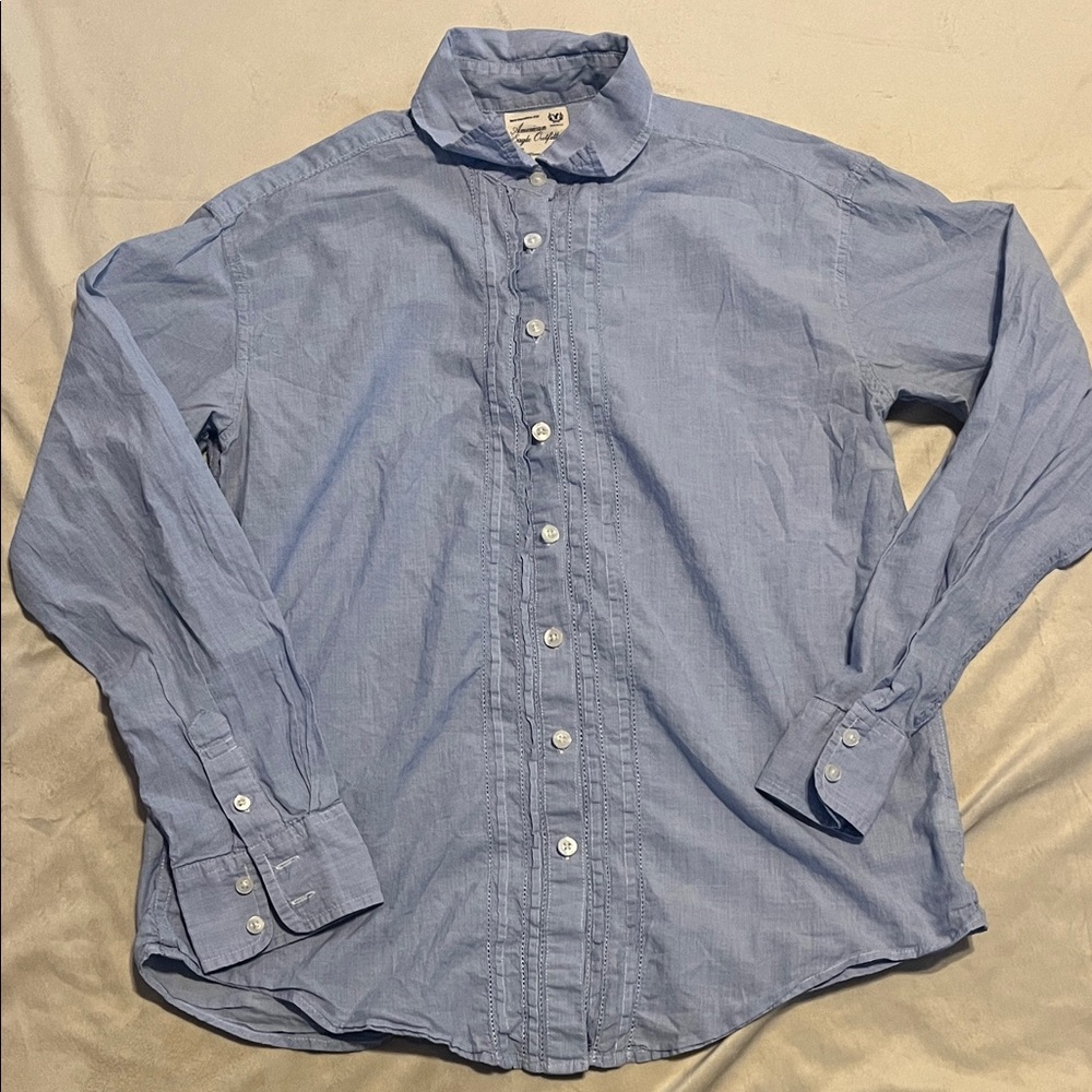 American Eagle boyfriend fit Light Blue Button-Up Shirt